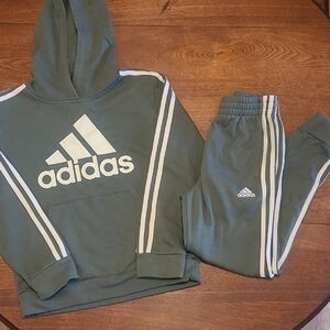Kids Adidas Hoodie and Sweatpants Medium 10/12
